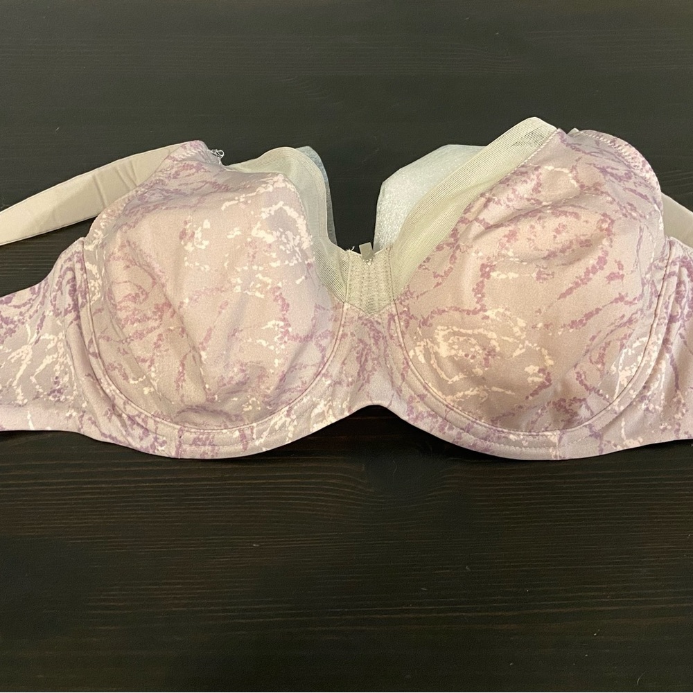 Triumph brand 34DD Minimizer Bra